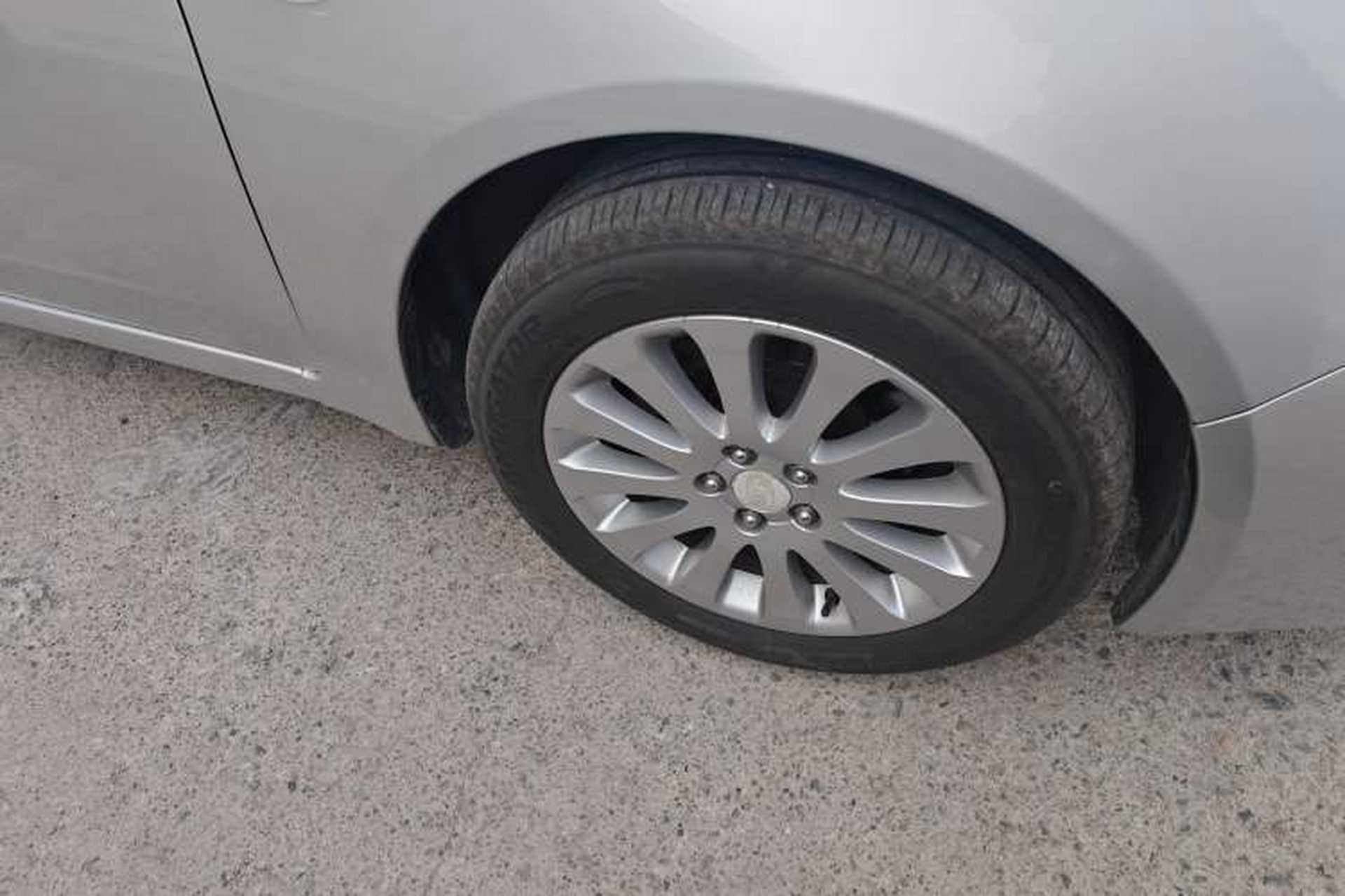Used Subaru Impreza 2008 2.0R Sedan Sport Edition Right Front Wheel Hub