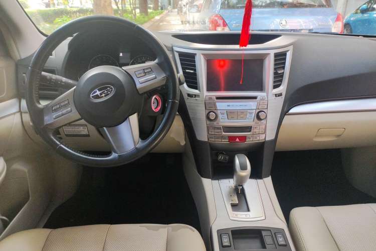 Used Subaru Legacy 2010 2.0i Luxury Navigation Edition Center Console