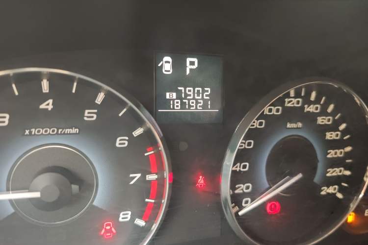 Used Subaru Legacy 2010 2.5i Luxury Edition Odometer Close Up