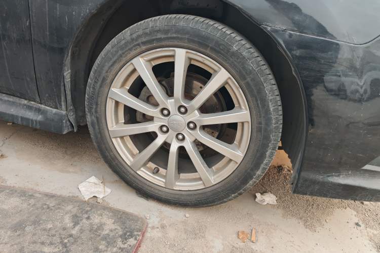 Used Subaru Legacy 2010 2.5i Luxury Edition Right Front Wheel Hub