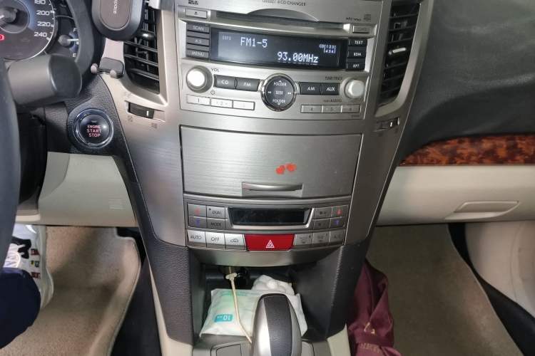 Used Subaru Legacy 2010 2.5i Luxury Edition Audio And AC Panel