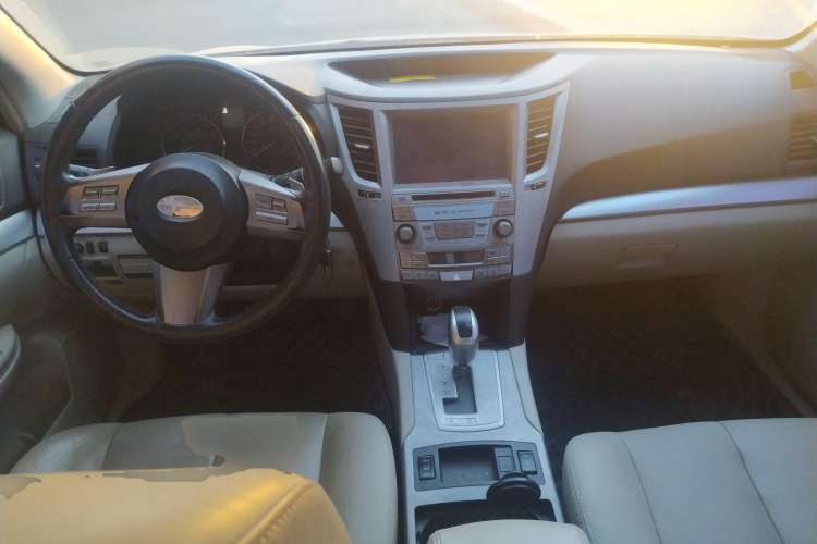 Used Subaru Legacy 2010 2.0i Luxury Edition Center Console