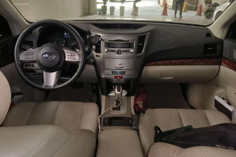 Used Subaru Legacy 2010 2.5i Luxury Edition Center Console