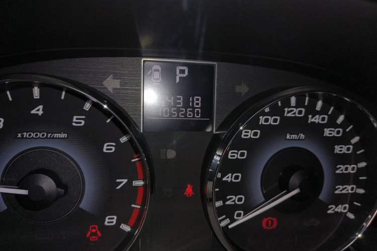 Used Subaru Legacy 2010 2.5i Luxury Edition Odometer Close Up