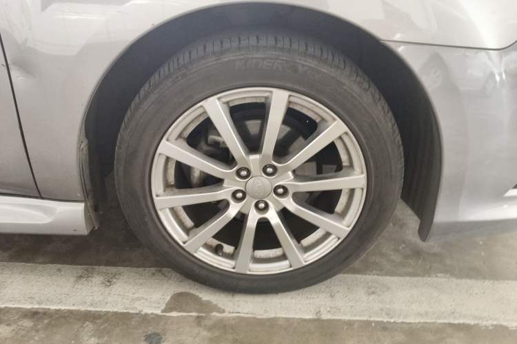 Used Subaru Legacy 2010 2.5i Luxury Edition Right Front Wheel Hub