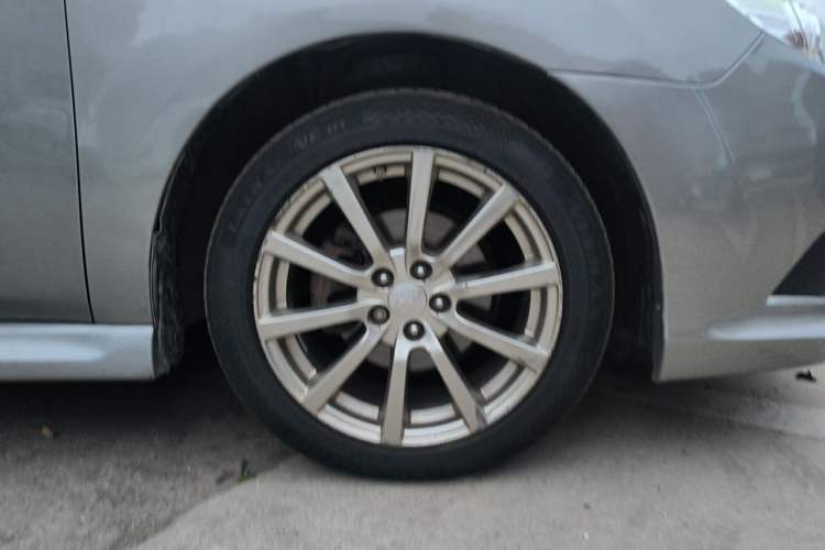 Used Subaru Legacy 2010 2.5i Luxury Edition Right Front Wheel Hub