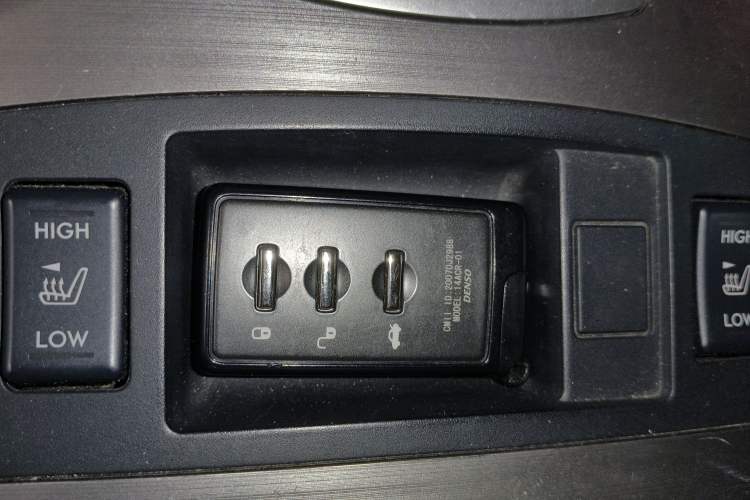 Used Subaru Legacy 2010 2.5i Luxury Edition Vehicle Key