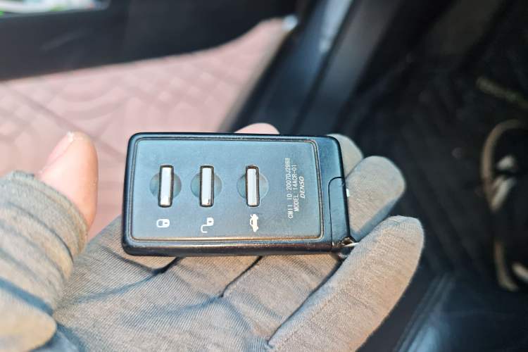 Used Subaru Legacy 2010 2.5i Luxury Navigation Edition Vehicle Key