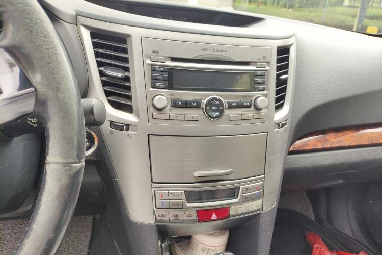 Used Subaru Legacy 2010 2.5i Luxury Edition Audio And AC Panel