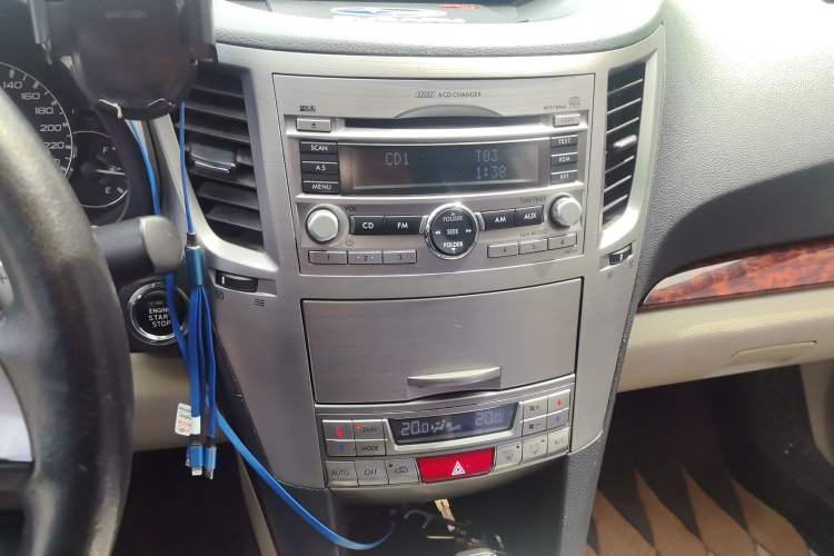 Used Subaru Legacy 2010 2.5i Luxury Edition Audio And AC Panel