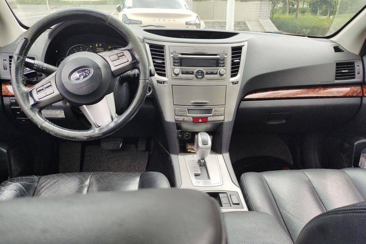 Used Subaru Legacy 2010 2.5i Luxury Edition Center Console