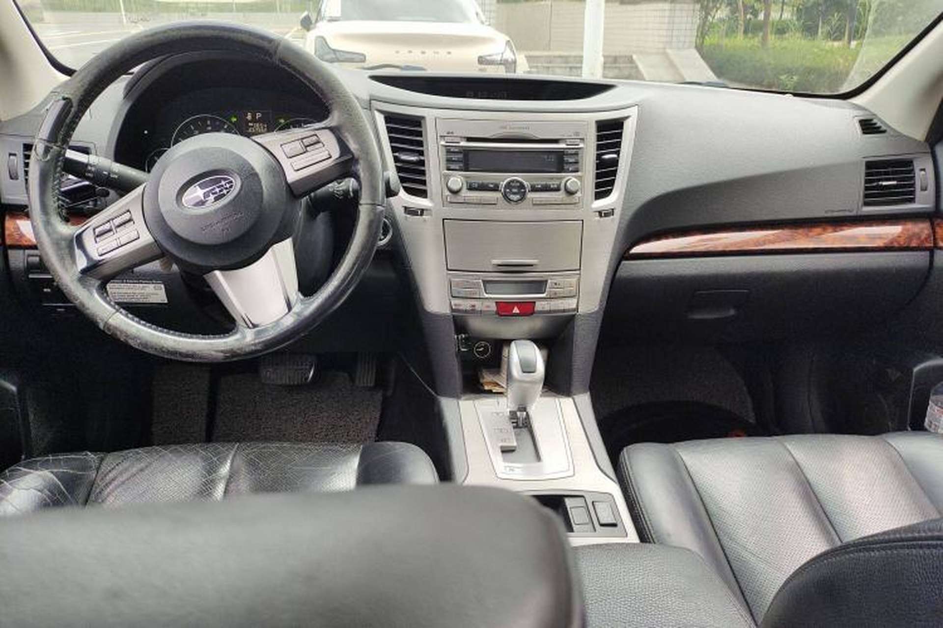 Used Subaru Legacy 2010 2.5i Luxury Edition Center Console