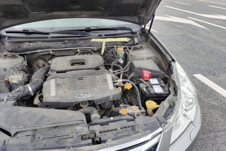 Used Subaru Legacy 2010 2.5i Luxury Edition Engine Bay Left