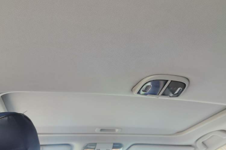 Used Subaru Legacy 2010 2.5i Luxury Edition Headliner