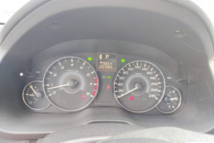 Used Subaru Legacy 2010 2.5i Luxury Edition Odometer Close Up