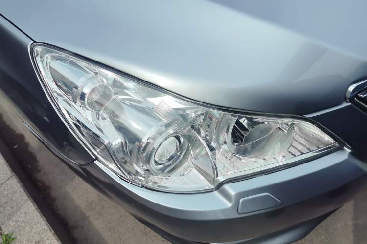 Used Subaru Legacy 2010 2.5i Luxury Edition Right Front Headlight