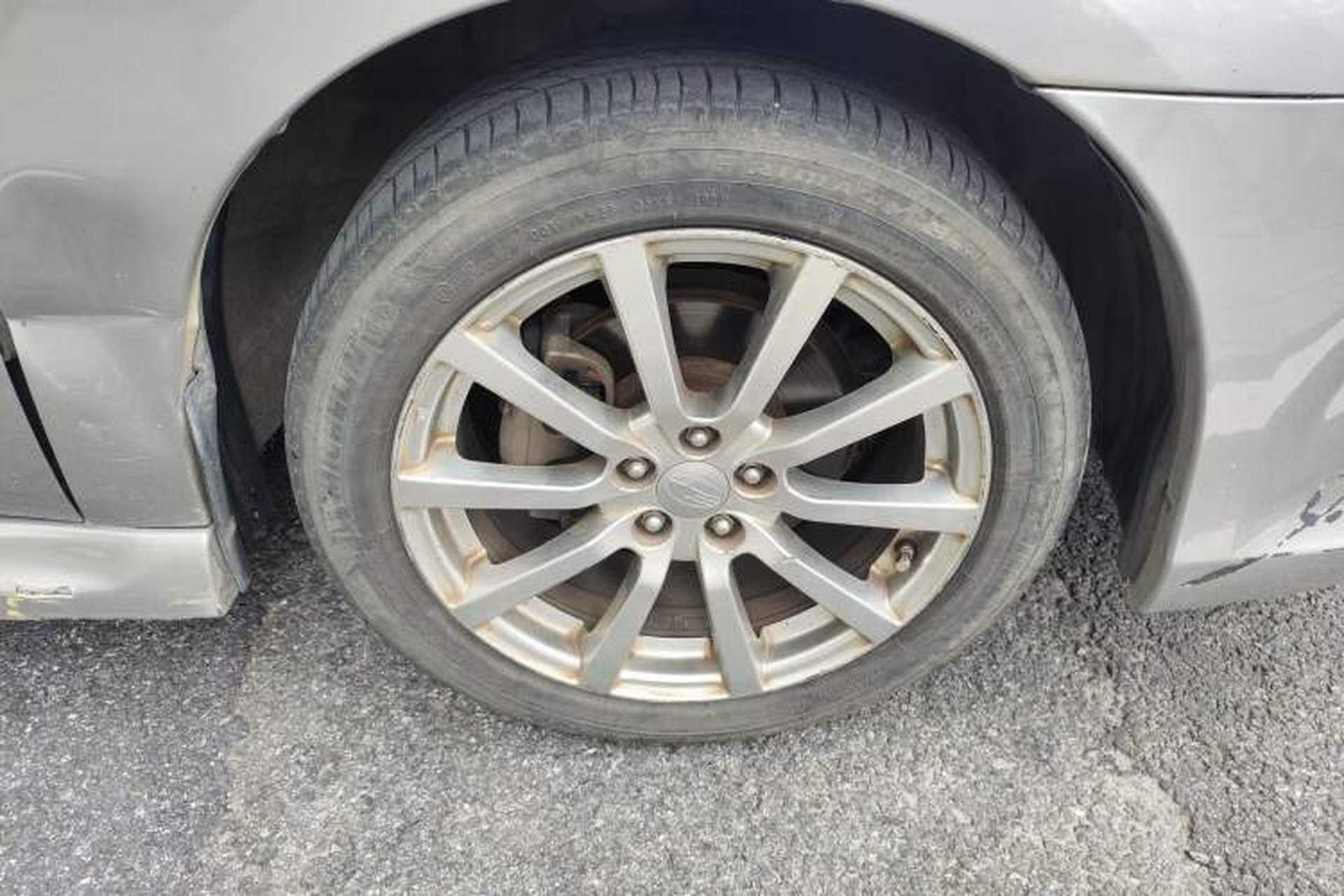 Used Subaru Legacy 2010 2.5i Luxury Edition Right Front Wheel Hub