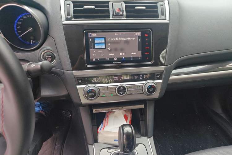 Used Subaru Legacy 2016 2.5i All-Wheel-Drive Glory Edition Audio And AC Panel