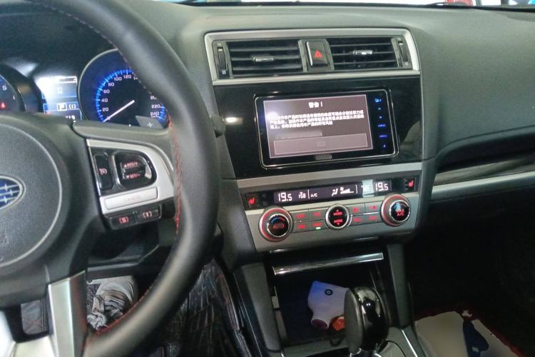 Used Subaru Legacy 2016 2.5i All-Wheel-Drive Glory Edition Center Console