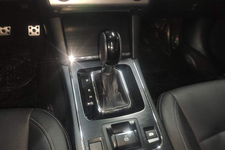 Used Subaru Legacy 2016 2.5i All-Wheel-Drive Glory Edition Gear Lever