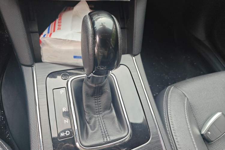 Used Subaru Legacy 2016 2.5i All-Wheel-Drive Glory Edition Gear Lever