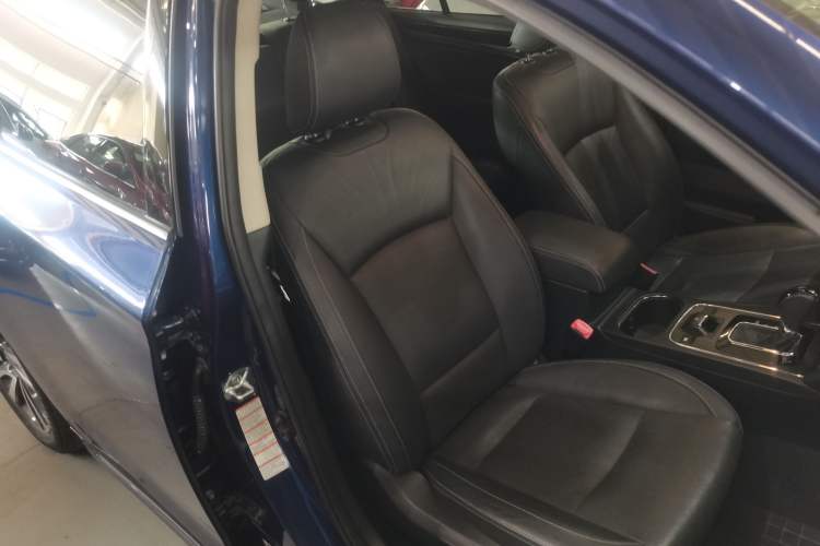 Used Subaru Legacy 2016 2.5i All-Wheel-Drive Glory Edition Interior 11