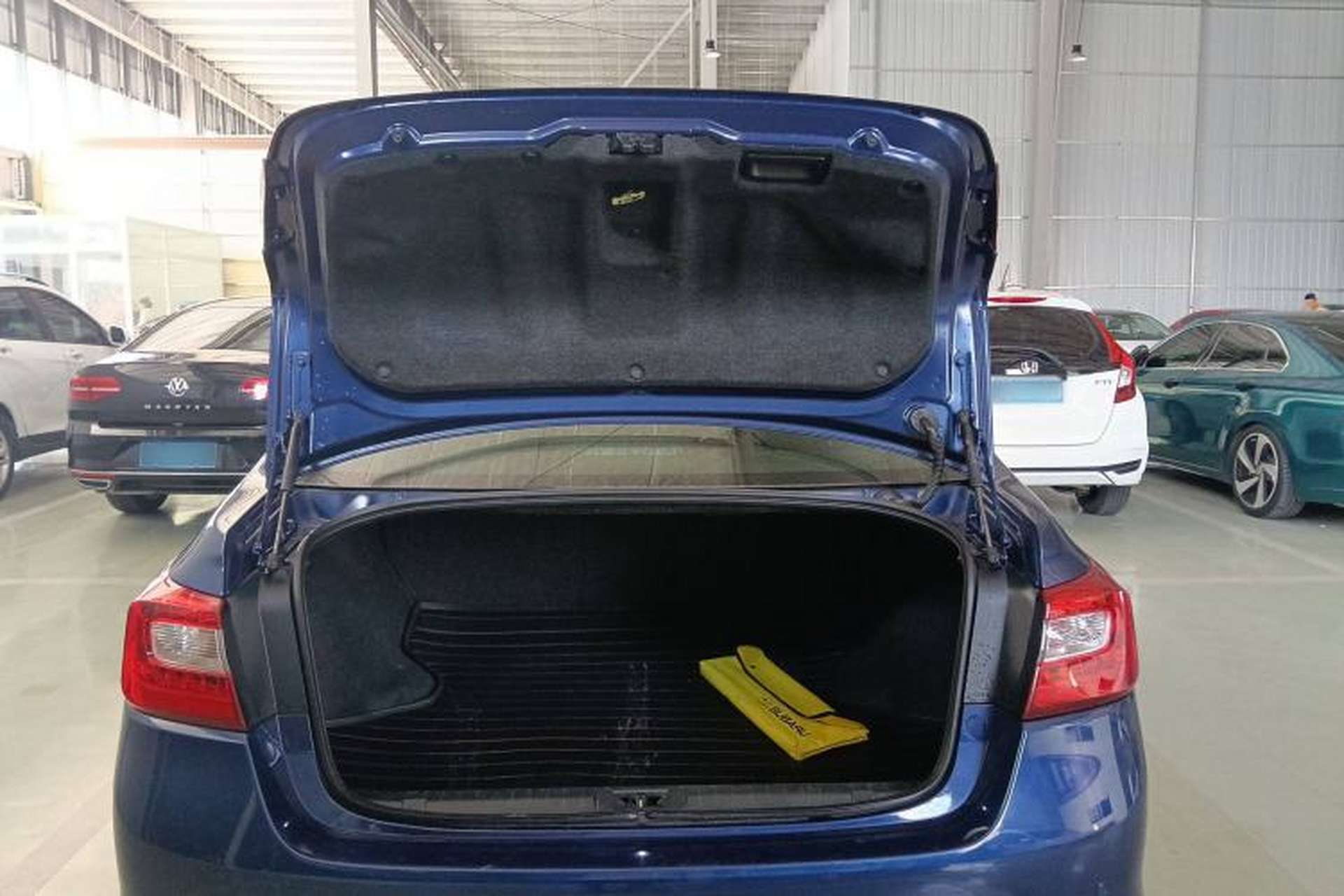 Used Subaru Legacy 2016 2.5i All-Wheel-Drive Glory Edition Trunk