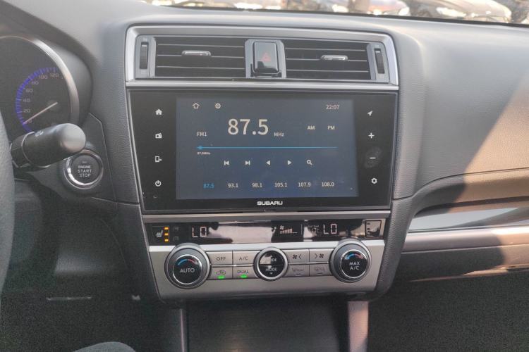 Used Subaru Legacy 2016 2.5i All-Wheel-Drive Glory Edition Audio And AC Panel