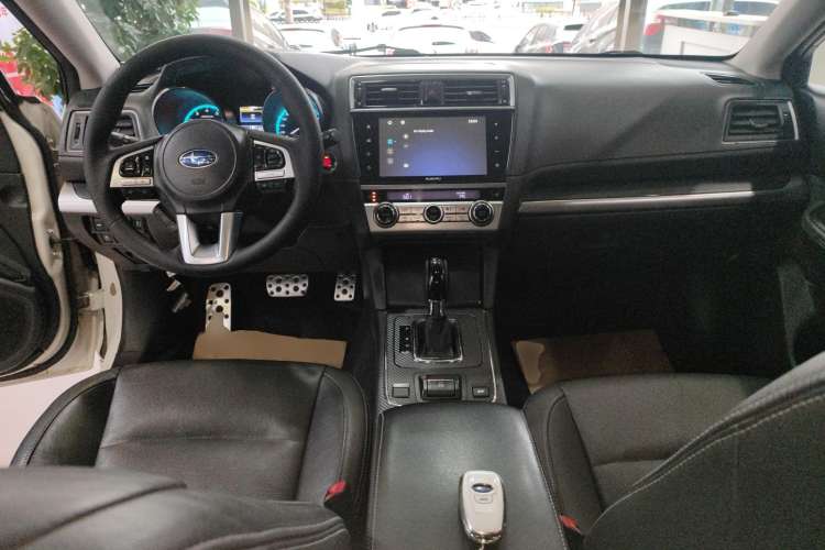 Used Subaru Legacy 2016 2.5i All-Wheel-Drive Glory Edition Center Console