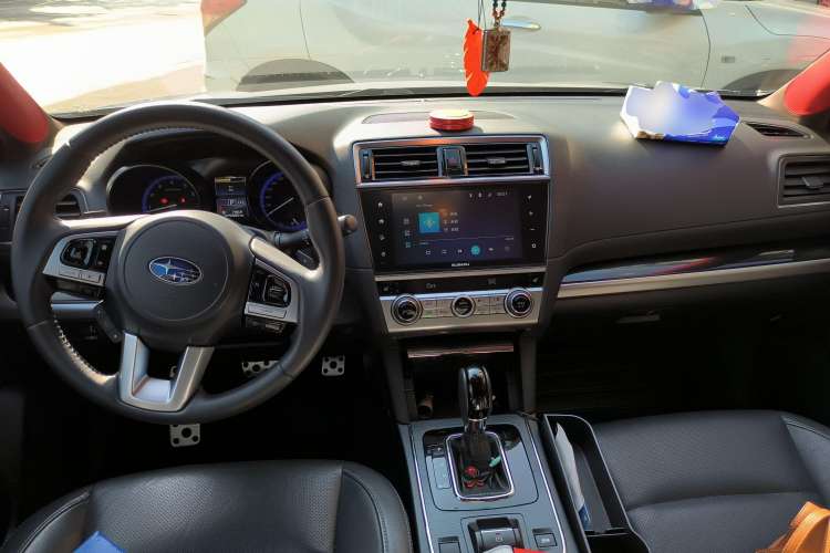 Used Subaru Legacy 2016 2.5i All-Wheel-Drive Glory Edition Center Console