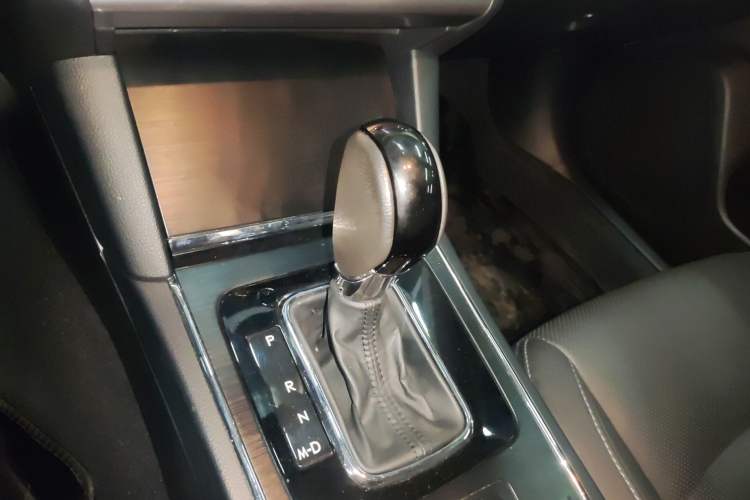 Used Subaru Legacy 2016 2.5i All-Wheel-Drive Glory Edition Gear Lever