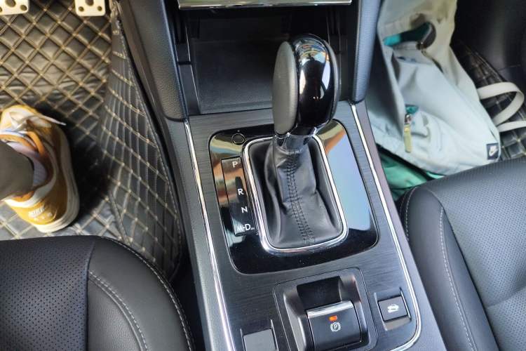 Used Subaru Legacy 2016 2.5i All-Wheel-Drive Glory Edition Gear Lever
