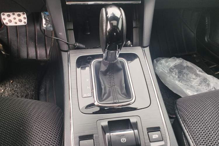 Used Subaru Legacy 2016 2.5i All-Wheel-Drive Glory Edition Gear Lever