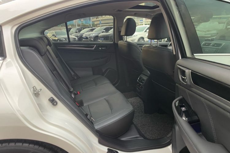 Used Subaru Legacy 2016 2.5i All-Wheel-Drive Glory Edition Interior 4