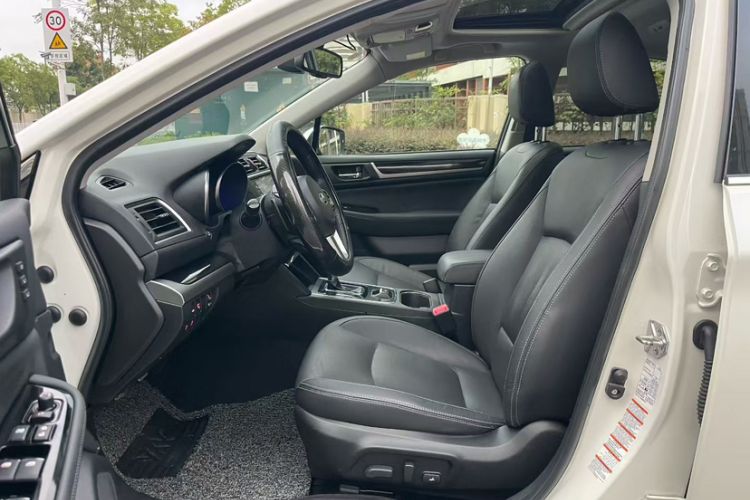 Used Subaru Legacy 2016 2.5i All-Wheel-Drive Glory Edition Interior 5