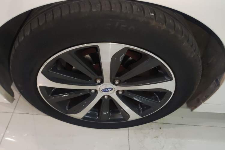 Used Subaru Legacy 2016 2.5i All-Wheel-Drive Glory Edition Left Front Wheel Hub