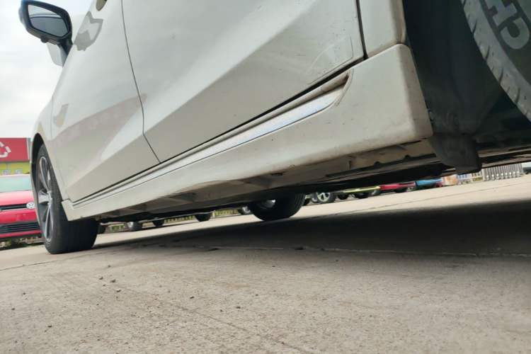 Used Subaru Legacy 2016 2.5i All-Wheel-Drive Glory Edition Left Side Sill