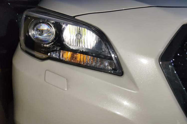 Used Subaru Legacy 2016 2.5i All-Wheel-Drive Glory Edition Right Front Headlight