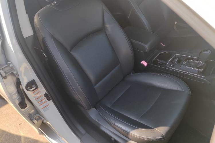 Used Subaru Legacy 2016 2.5i All-Wheel-Drive Glory Edition Right Front Seat