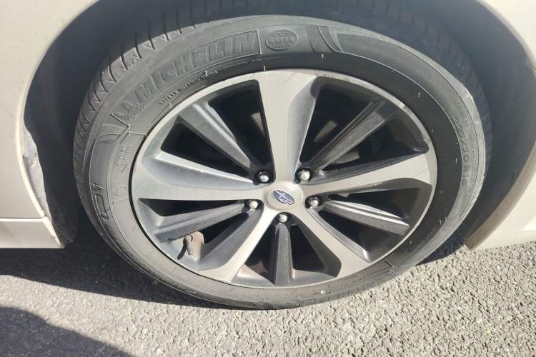 Used Subaru Legacy 2016 2.5i All-Wheel-Drive Glory Edition Right Front Wheel Hub