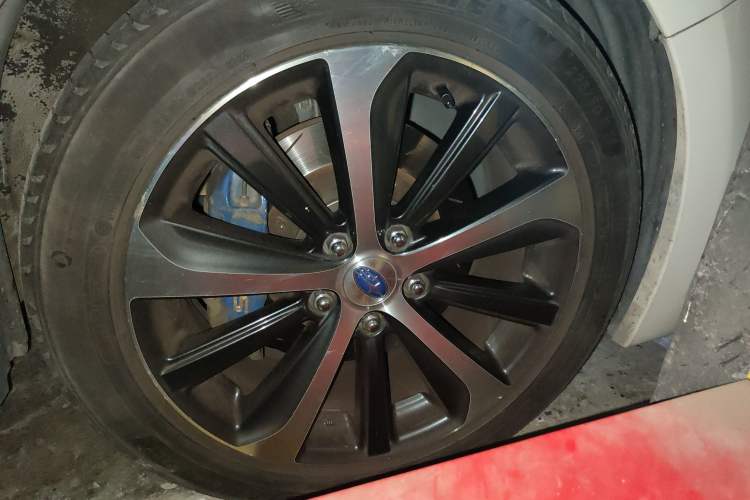 Used Subaru Legacy 2016 2.5i All-Wheel-Drive Glory Edition Right Front Wheel Hub