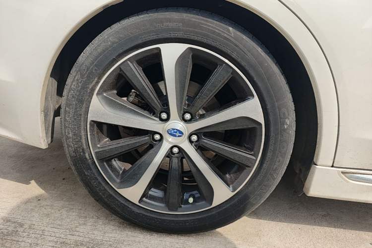 Used Subaru Legacy 2016 2.5i All-Wheel-Drive Glory Edition Right Rear Wheel Hub