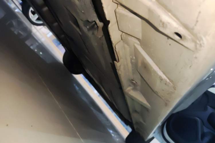 Used Subaru Legacy 2016 2.5i All-Wheel-Drive Glory Edition Right Side Sill
