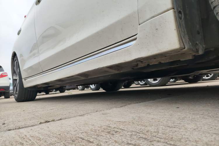 Used Subaru Legacy 2016 2.5i All-Wheel-Drive Glory Edition Right Side Sill