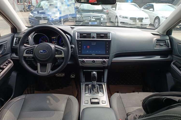 Used Subaru Legacy 2017 2.5i All-Wheel-Drive Glory Edition Center Console