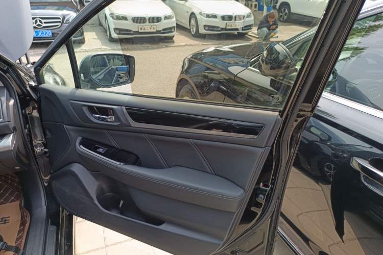 Used Subaru Legacy 2017 2.5i All-Wheel-Drive Glory Edition Right Front Door Interior