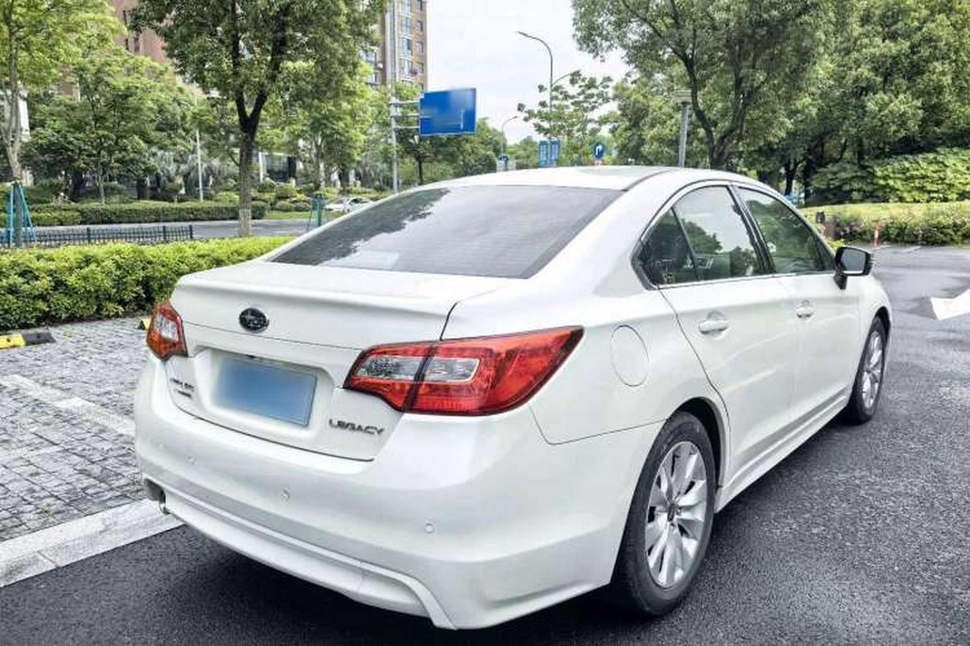 Used Subaru Legacy 2017 2.5i All-Wheel-Drive Fashion Edition Exterior 6
