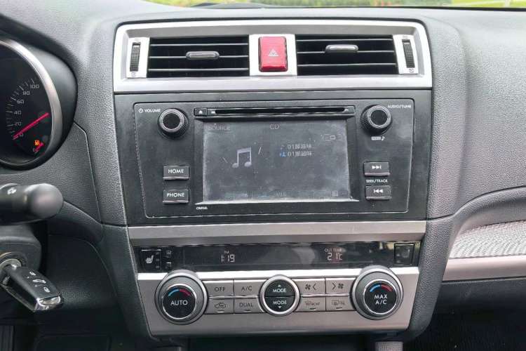 Used Subaru Legacy 2017 2.5i All-Wheel-Drive Fashion Edition Interior 3