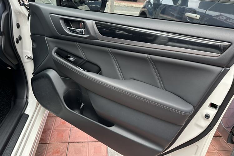Used Subaru Legacy 2017 2.5i All-Wheel-Drive Prestige Edition EyeSight Interior 4