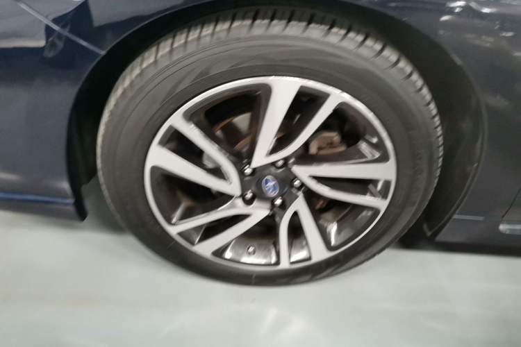 Used Subaru Legacy 2018 2.5i All-Wheel-Drive Prestige Edition EyeSight Left Front Wheel Hub
